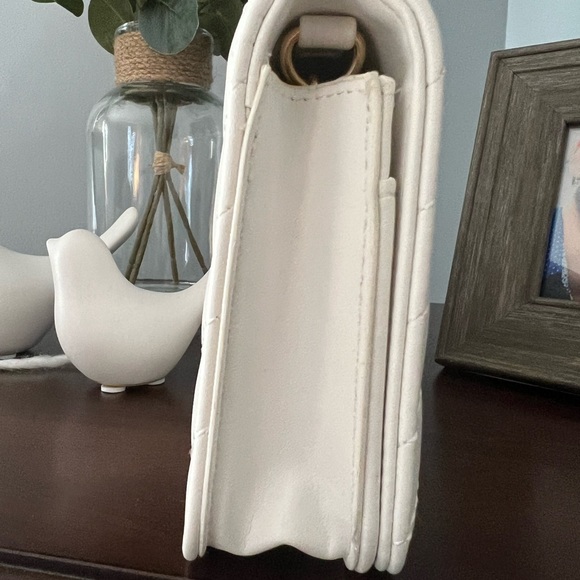 White crossbody purse - Picture 3 of 5